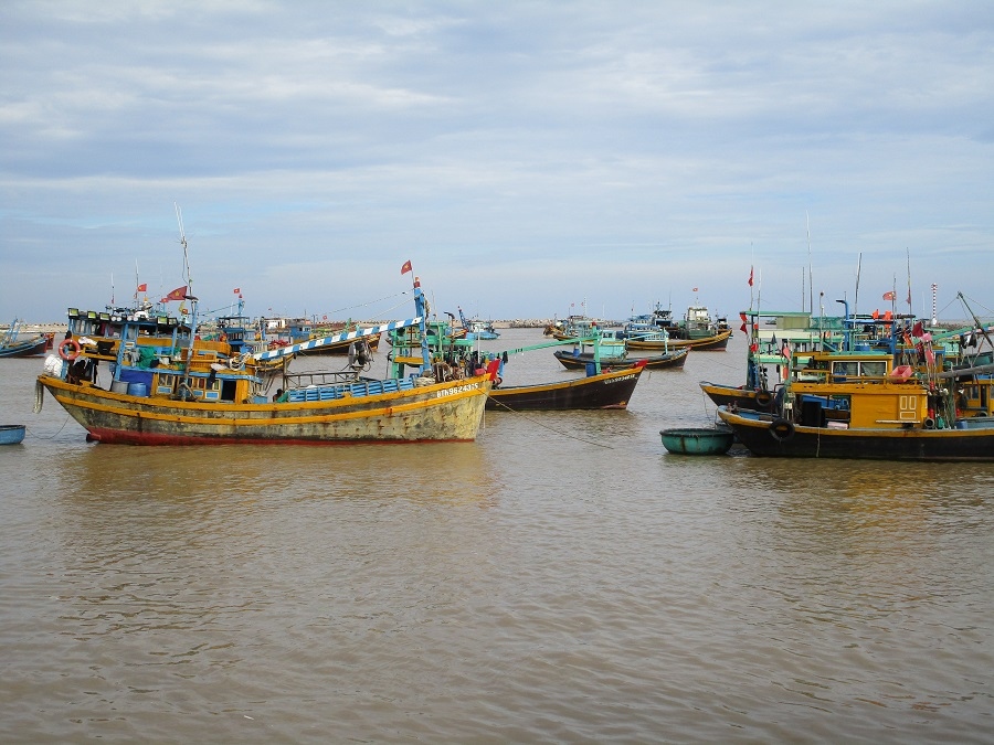 Tàu cá cùng 18 người bị mất liên lạc trên vùng biển Bình Thuận